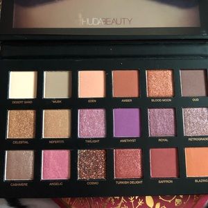 Desert Dusk Huda palette. brand NEW!! Never used!